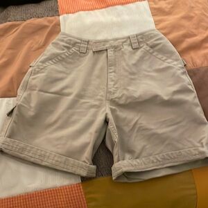 Women’s khaki cargo short
